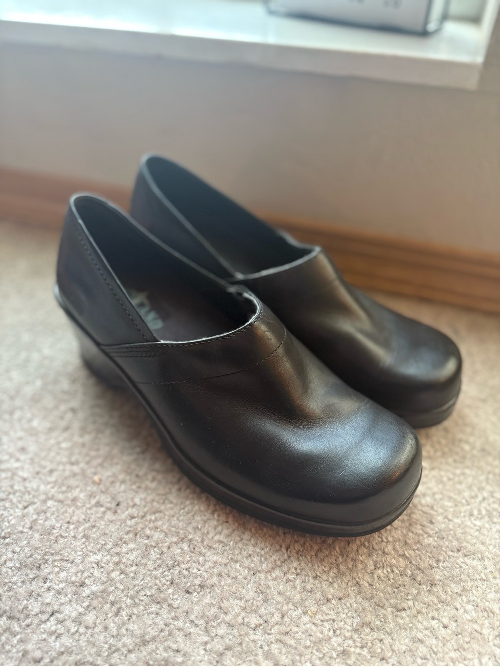 Eastland Black Leather Wedge Clogs 7.5M Dark Academia Chunky Slip On